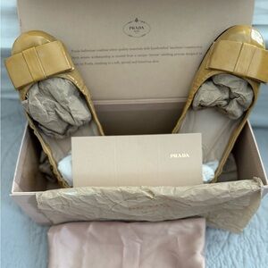 Vintage Authentic Prada Beige Patent Leather Ballet Flats 38 Y2K Style